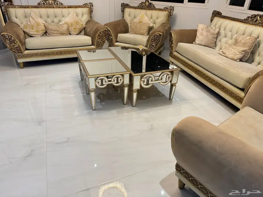 كنب وطاولات للبيع 0