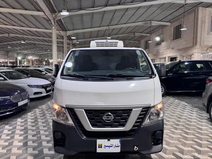 نيسان باص ثلاجة 2021 1