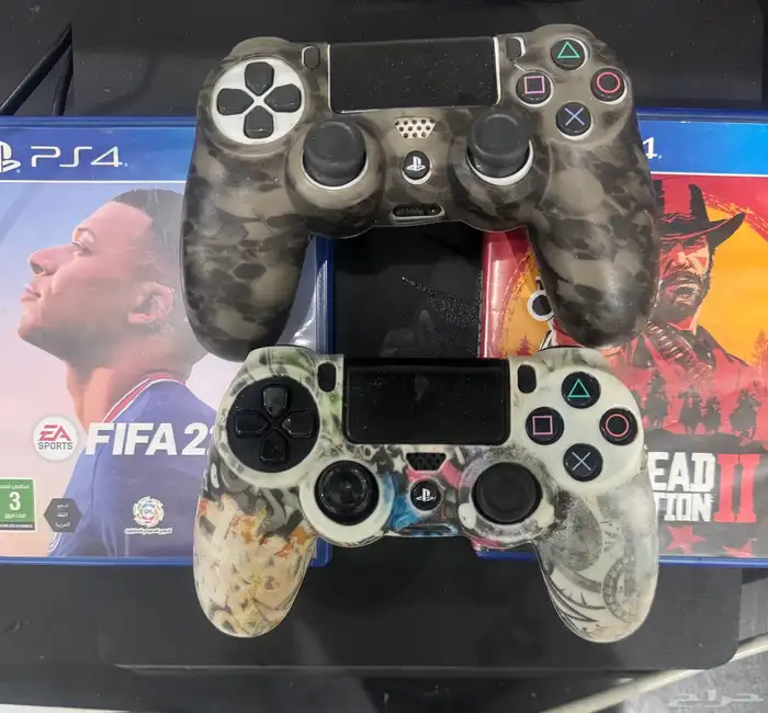 سوني 4 للبيع مع يدين مستعجل وشريطين فيفا 22 وردد حرب 0