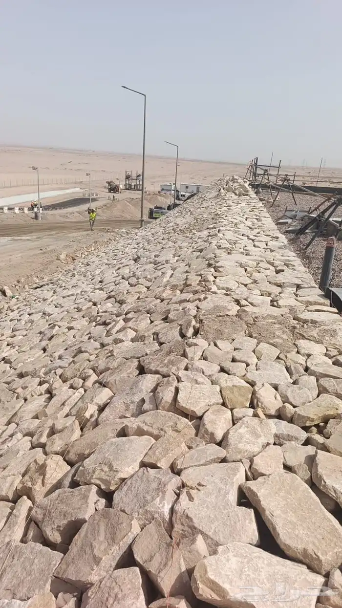 اعمال توريد وتركيب حجر ربراب وتدبيش وكاسر امواج بجميع 5