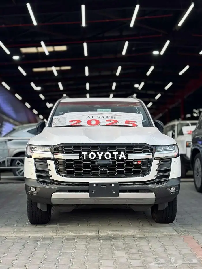 تويوتا لاندكروزر GXR-S ديزل 2025 1