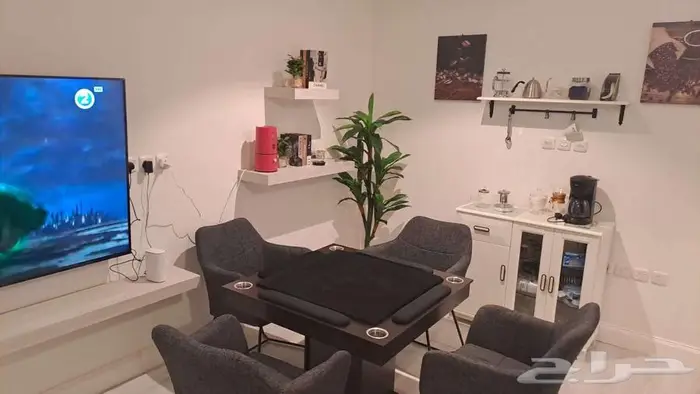 طاولة بلوت ملكية مع كراسي توصيل فوري اليوم 0