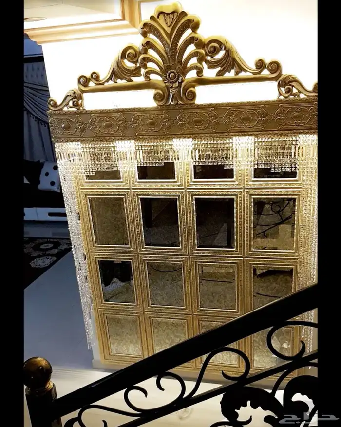 واجهة ذهبيه شكل جميل مع إضاءات محيطية 0