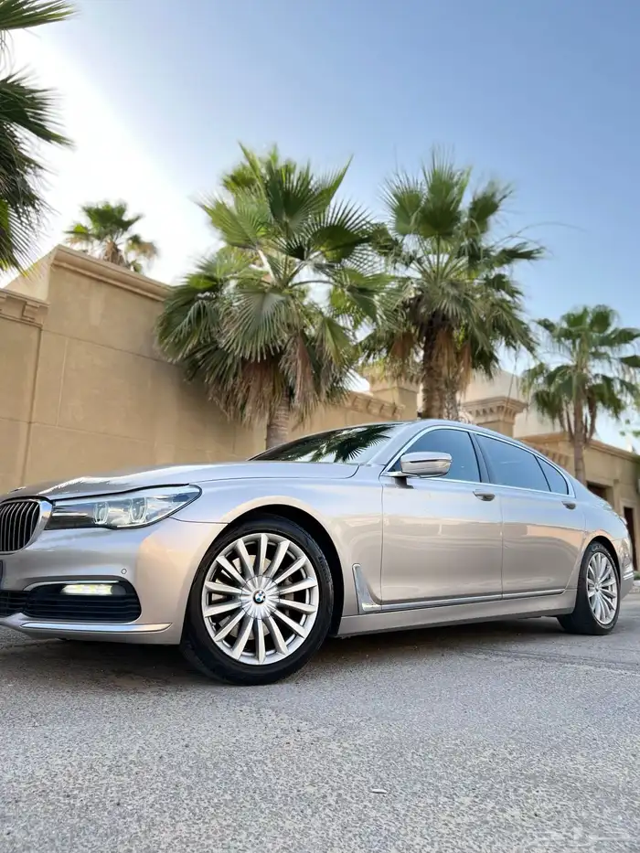 بي ام دبليو 730Li قمة النظافة 2017 بحالة الوكالة 1