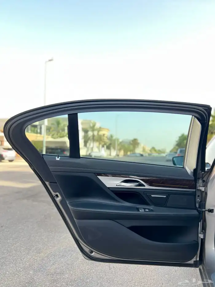 بي ام دبليو 730Li قمة النظافة 2017 بحالة الوكالة 27