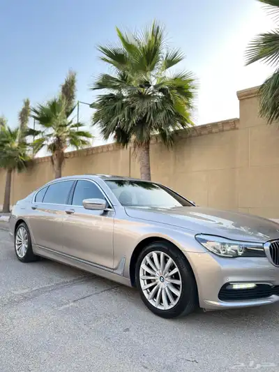 بي ام دبليو 730Li قمة النظافة 2017 بحالة الوكالة 12