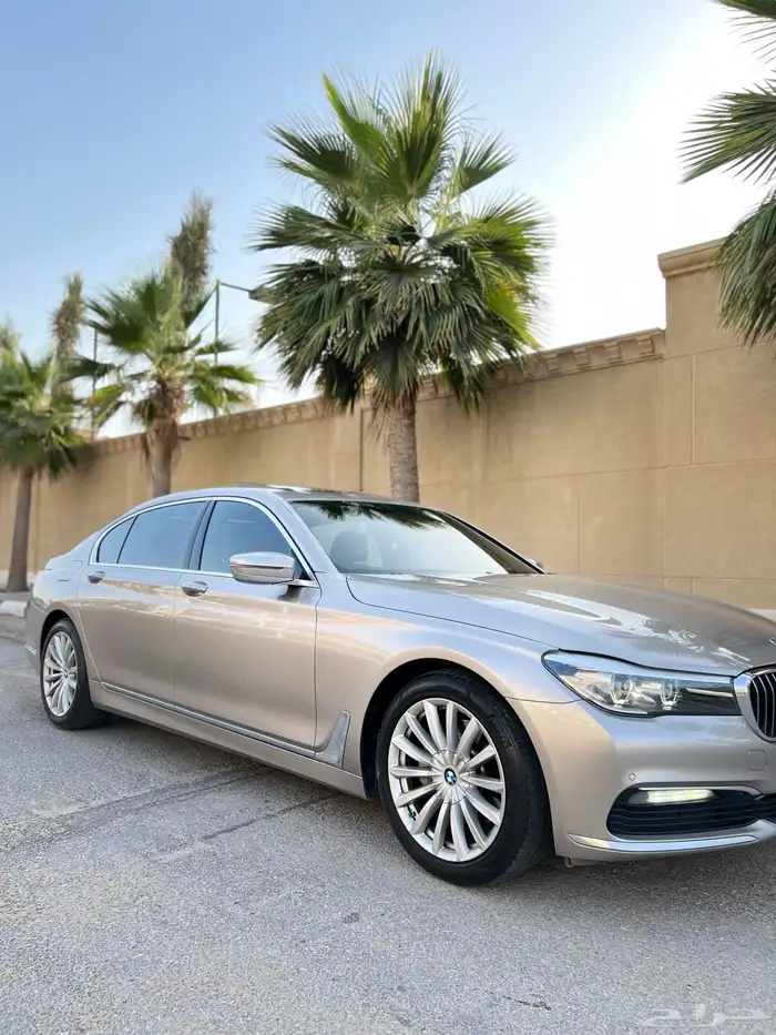 بي ام دبليو 730Li قمة النظافة 2017 بحالة الوكالة 12