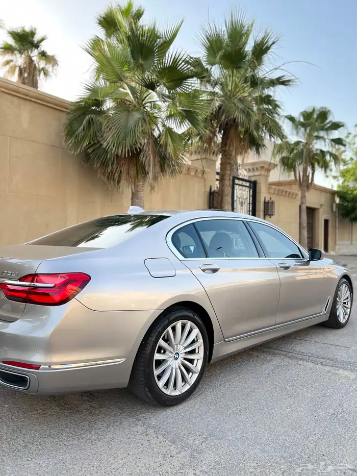 بي ام دبليو 730Li قمة النظافة 2017 بحالة الوكالة 13