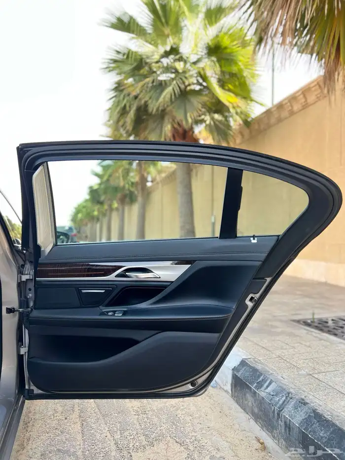 بي ام دبليو 730Li قمة النظافة 2017 بحالة الوكالة 38