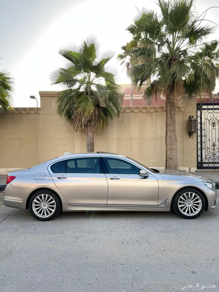 بي ام دبليو 730Li قمة النظافة 2017 بحالة الوكالة 14