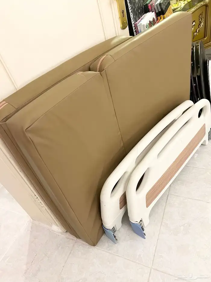 سرير طبي كهربائي نظيف مع مرتبته 3