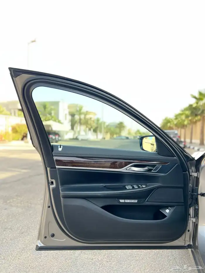 بي ام دبليو 730Li قمة النظافة 2017 بحالة الوكالة 15