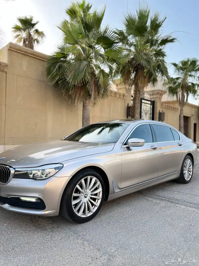 بي ام دبليو 730Li قمة النظافة 2017 بحالة الوكالة 4
