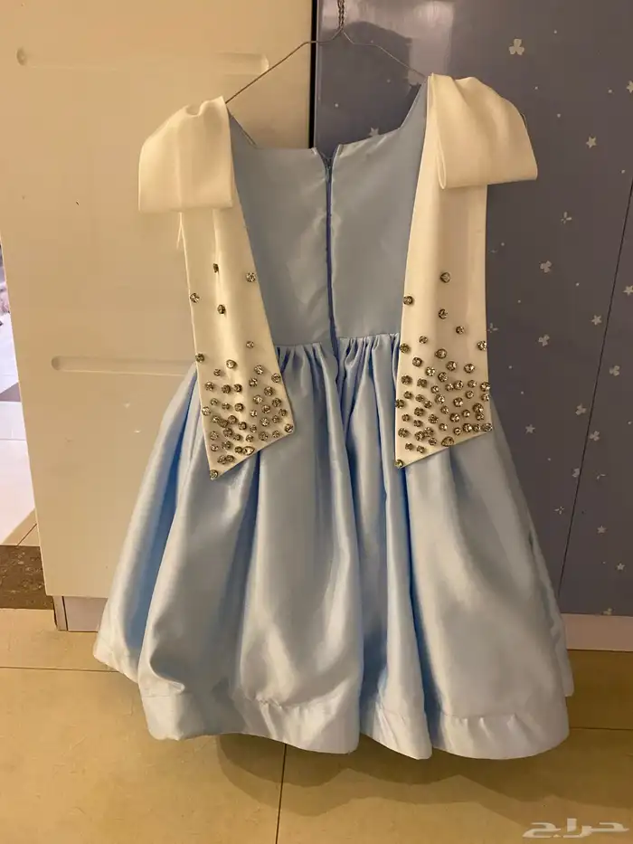 فستان ازرق عليه كرستال 1