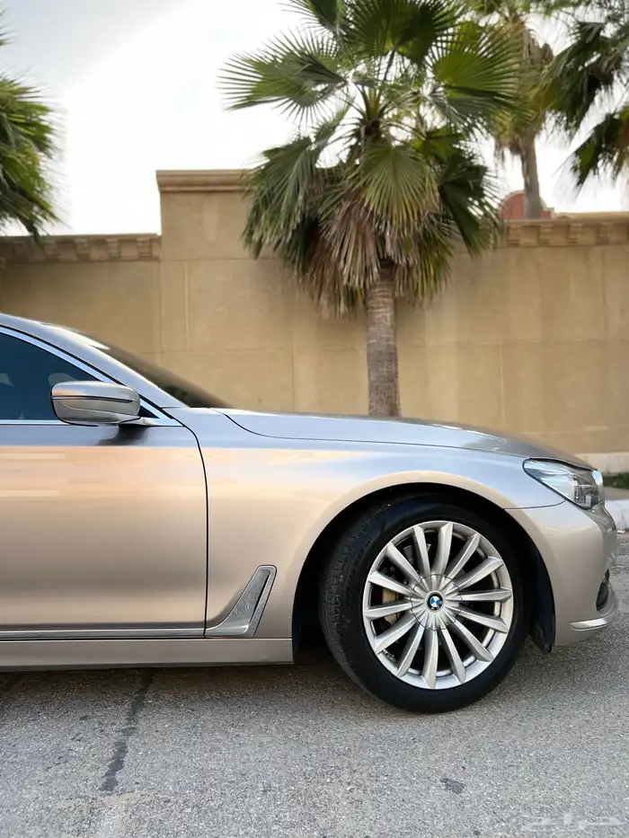 بي ام دبليو 730Li قمة النظافة 2017 بحالة الوكالة 11