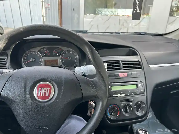 سيارة مستعملة للبيع فيات لينيا 2013 Fiat نظيف 13