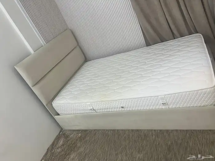 سرير مع مرتبته من افضل الانواع للبيع 1