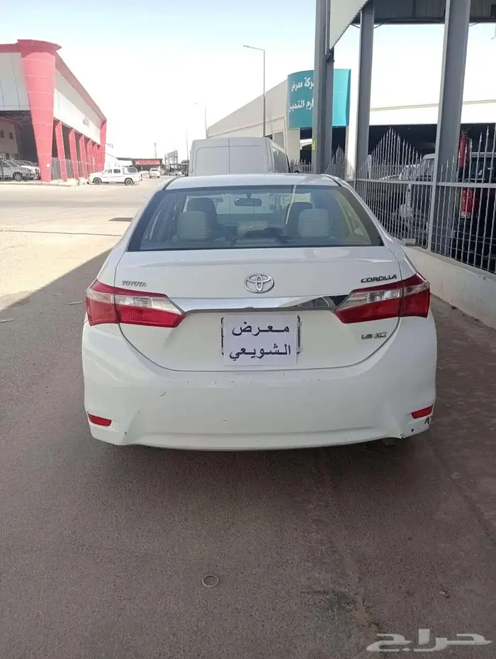 تويوتا كورولا قير عادي موديل 2015 3