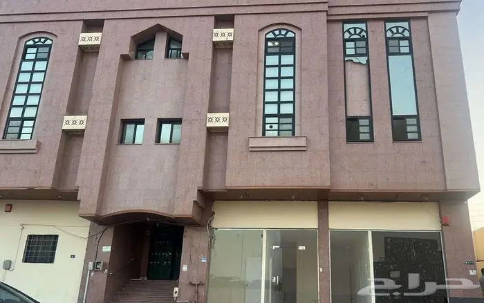 فرصة استثمارية للإيجار موقع مميز بإطلالة على الدائري الثاني 0
