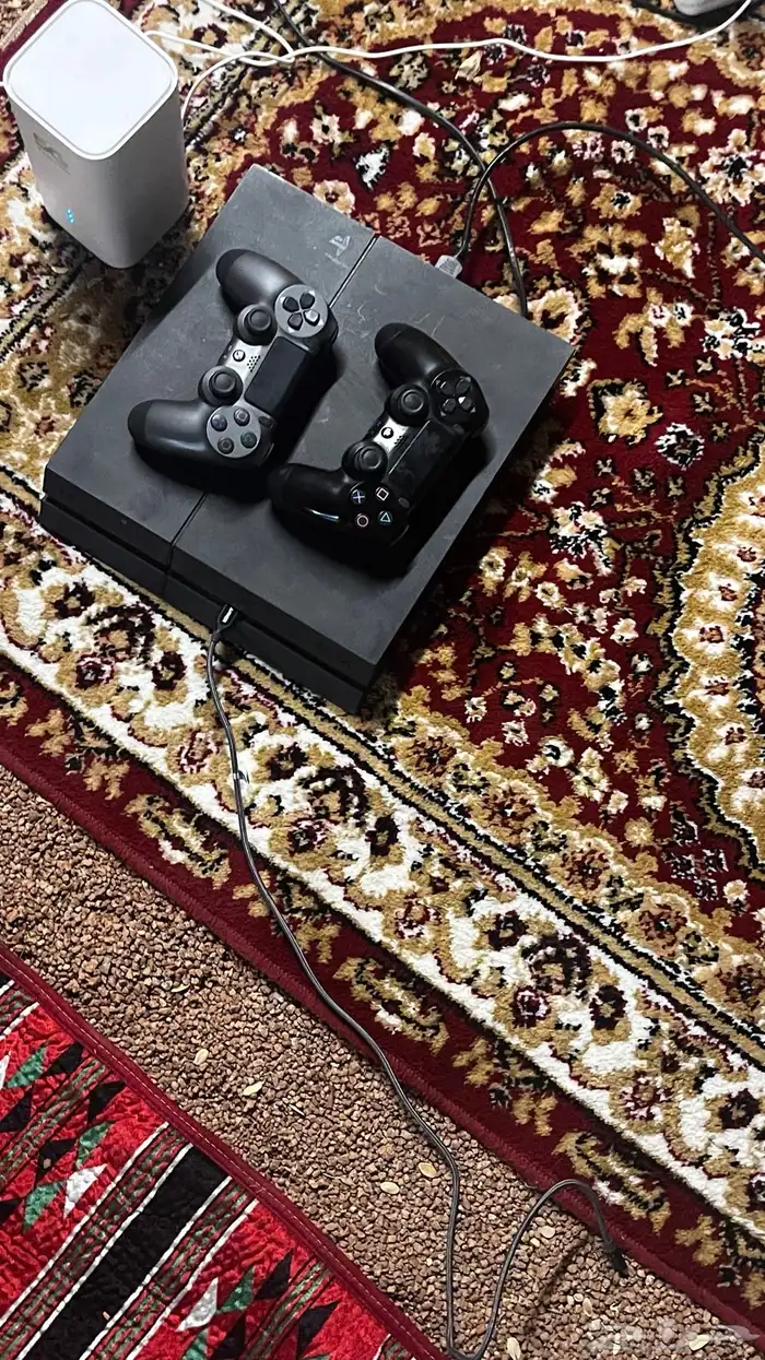 سوني 4 فور نظيف على السوم مع يدينن 0