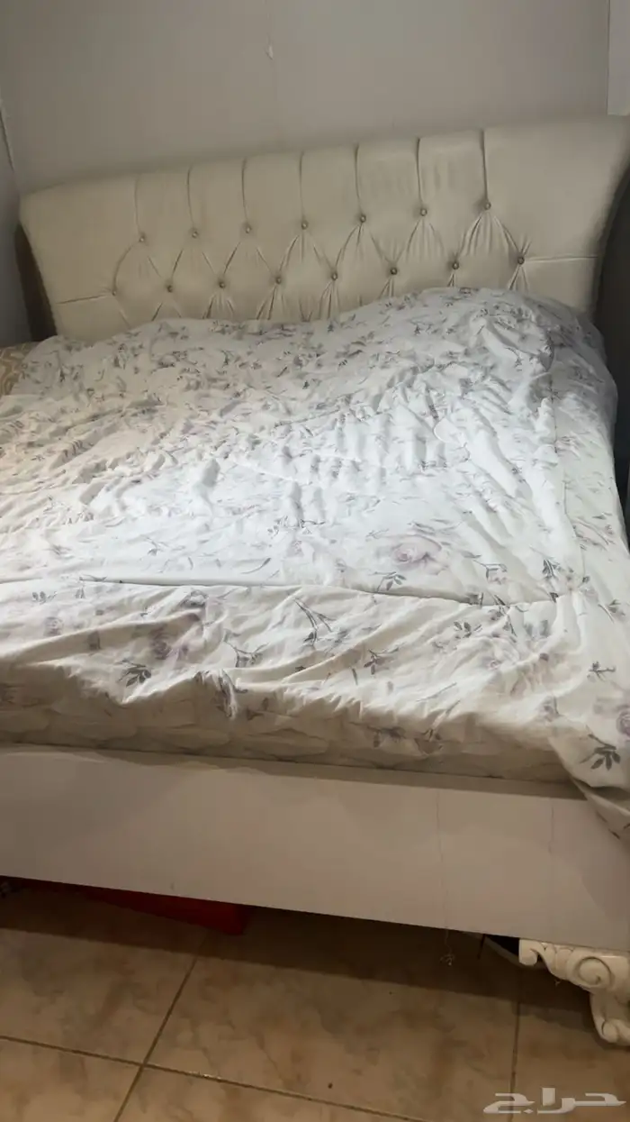 سرير نفرين بحاله جيده ابيض مع فرشه للبيع 3