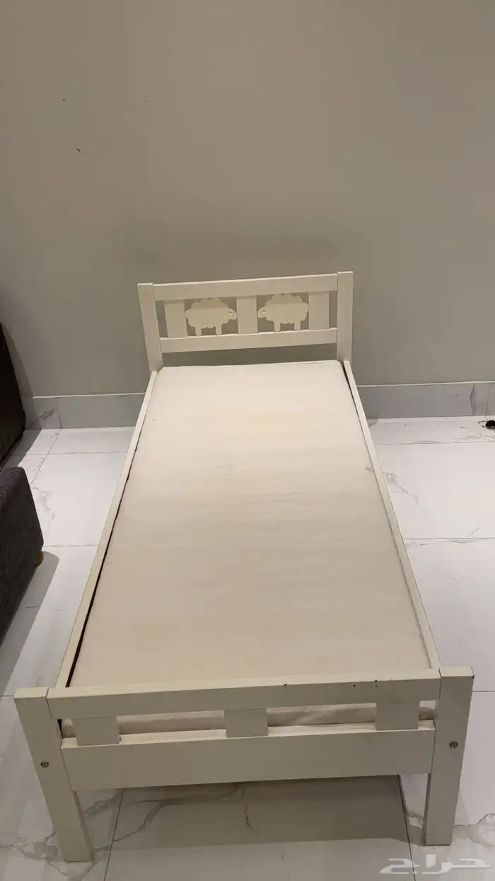 سرير اطفال ايكيا مع مرتبه ب 250 3