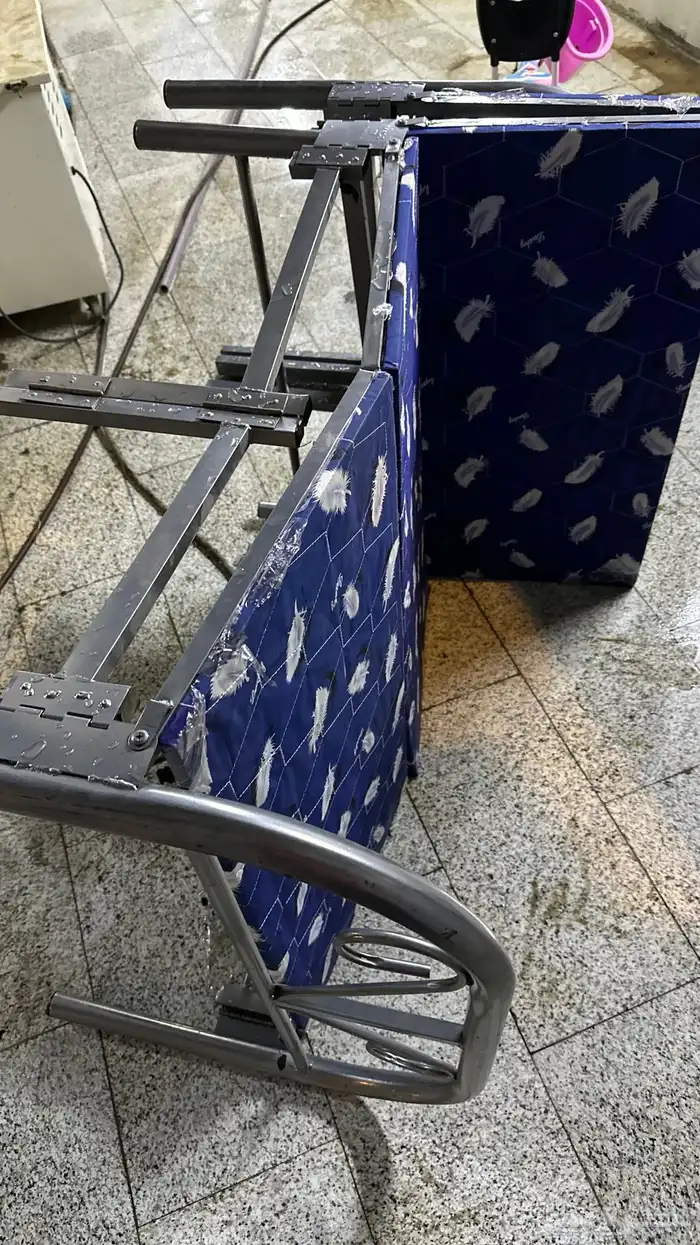 سرير حدي تحط المرتبه وتنام وكرسي متحرك كلها 150 2