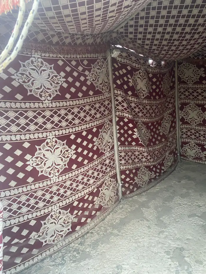 للبيع خيمه 4 في 4 اتوقع وطيبه ويوجد فيها لمبات الحديد حقها 1