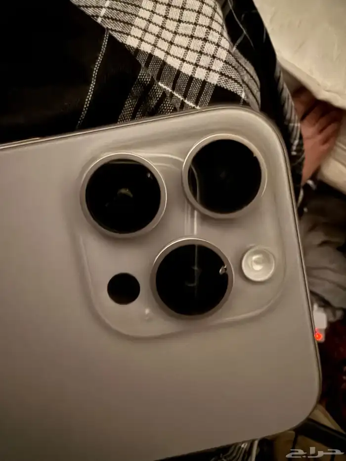 ايفون 15 برو لون تيتانيوم طبيعي 128قيقا 6