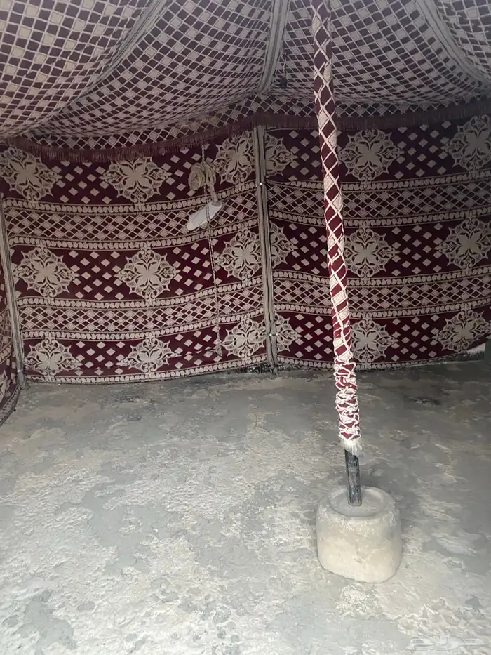 للبيع خيمه 4 في 4 اتوقع وطيبه ويوجد فيها لمبات الحديد حقها 4