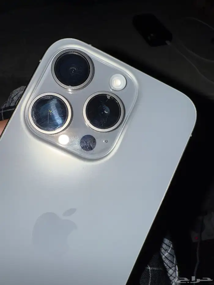 ايفون 15 برو لون تيتانيوم طبيعي 128قيقا 4