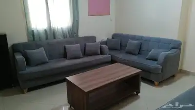 طقم كنب بحالة جيدة عدد 3 كنب كبير و 2 كرسي وطاولة شاشة 0