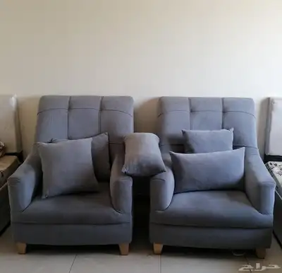 طقم كنب بحالة جيدة عدد 3 كنب كبير و 2 كرسي وطاولة شاشة 2