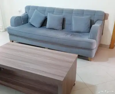 طقم كنب بحالة جيدة عدد 3 كنب كبير و 2 كرسي وطاولة شاشة 1