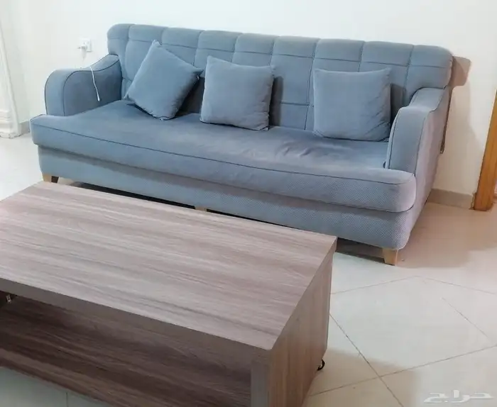 طقم كنب بحالة جيدة عدد 3 كنب كبير و 2 كرسي وطاولة شاشة 1