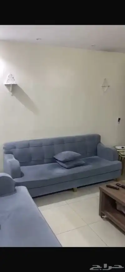 طقم كنب بحالة جيدة عدد 3 كنب كبير و 2 كرسي وطاولة شاشة 4