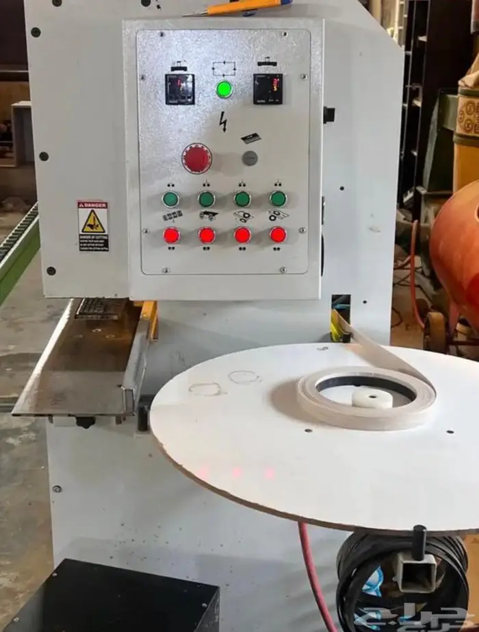 مكينة لصق شريط مكينة لزق شري 2