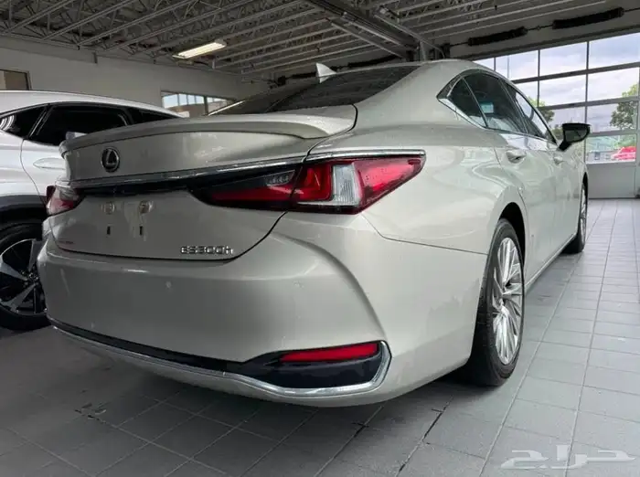 لكزس الترا لاكجري LEXUS ES 300H Ultra Luxury موديل 2023 2