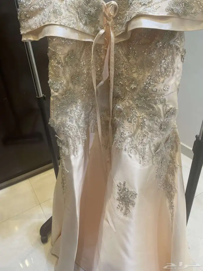 فستان للبيع مقاس XL التواصل واتس فقط 0