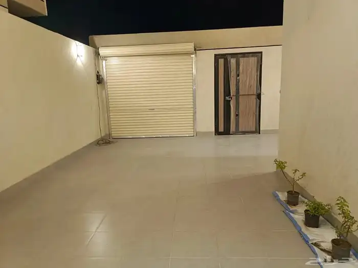 فيلا للبيع في الملك فهد شارعين 1