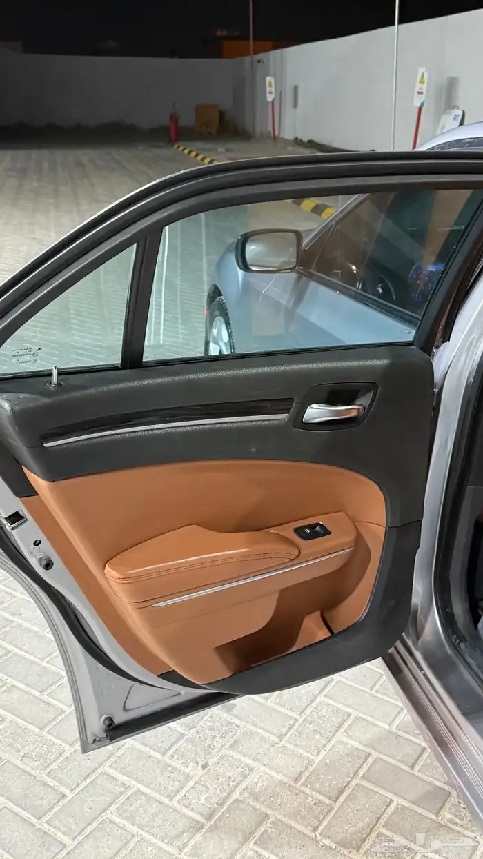 كرايزلر للبيع C300 V6 20