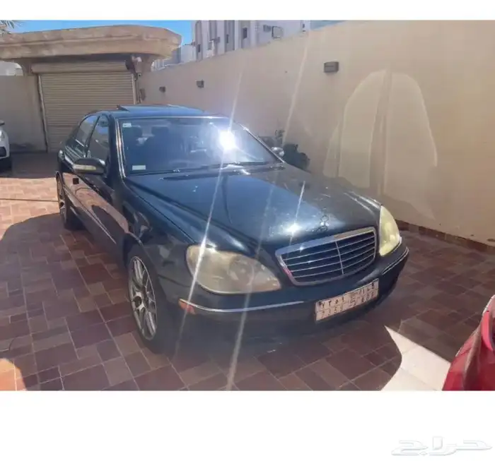 للبيع سيارة مرسيدس فياجرا بحالة جيده جدا سوداء بوية بلدها ف 1