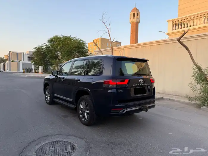 لاندكروزر 2023 كحلي مواصفات L3 بانزين 4