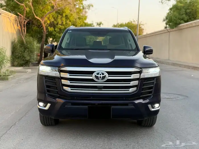 لاندكروزر 2023 كحلي مواصفات L3 بانزين 8