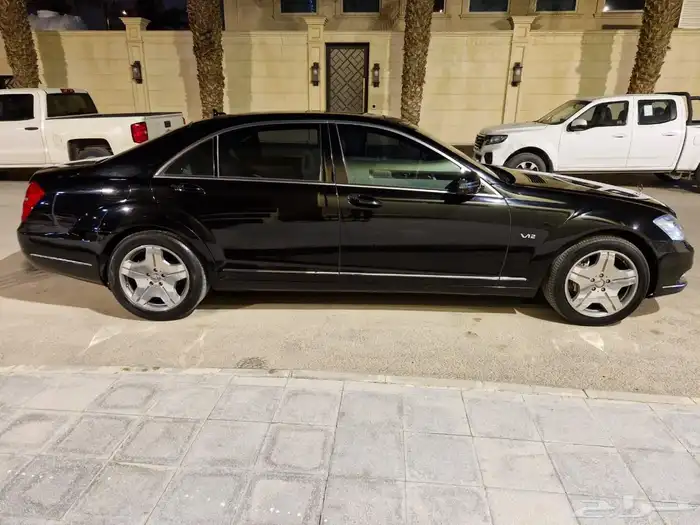 للبيع مرسيدس 600 اسود فل 2011 13