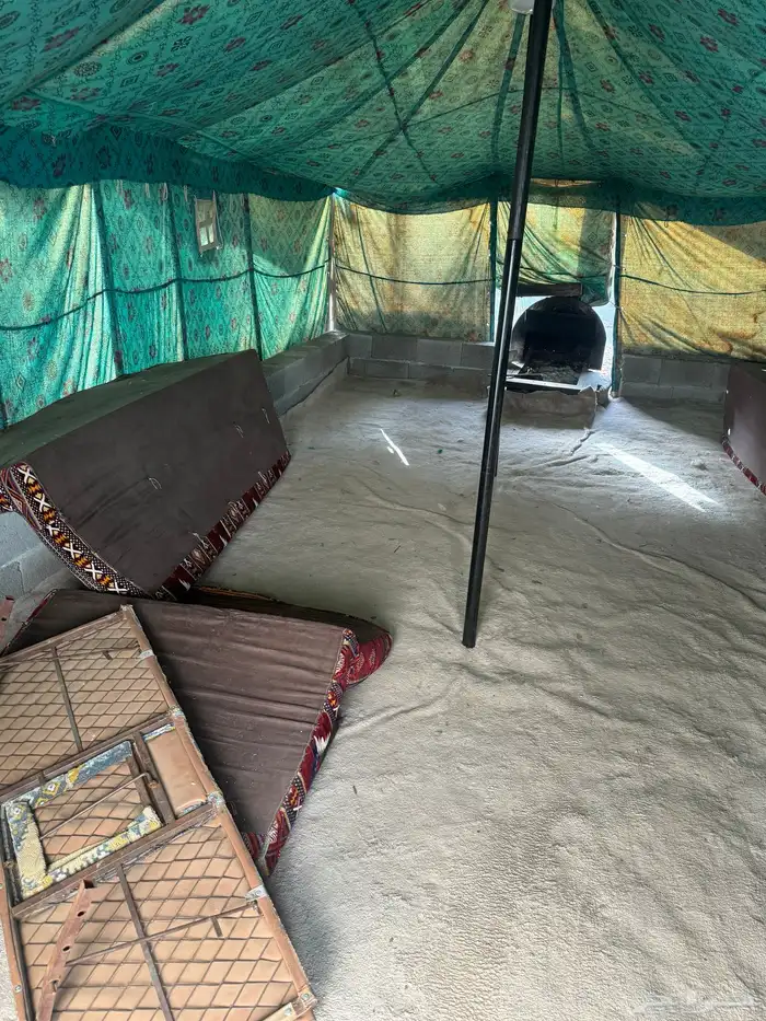 خيمه مقاس 4 6 بفرشه بمشب  شراع مفصله عليها فوق بلاستك خام 8