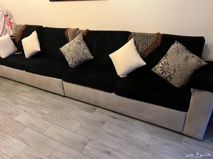 طقم غرفة نوم بحجم كينغ وطقم كنب 16 مقعدا  مع تخزين سفلي 1