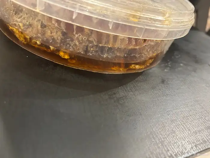 عسل سمره طبيعي طازج بشمع 100   انتاج هذا الاسبوع 3