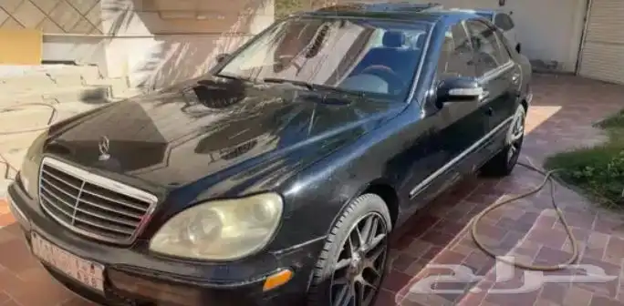 للبيع سيارة مرسيدس فياجرا بحالة جيده جدا سوداء بوية بلدها ف 0