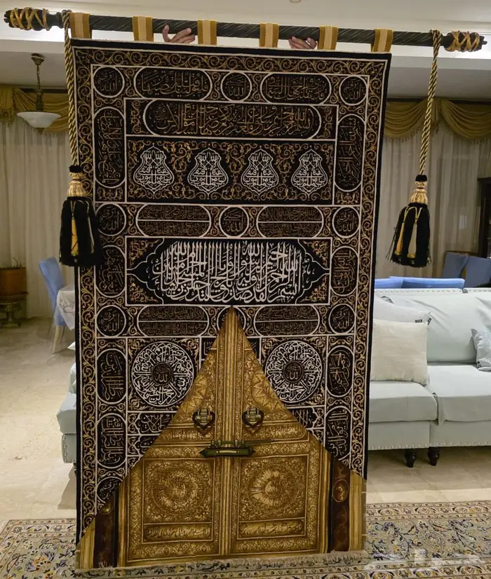 سجادة جداريه لتصميم باب الكعبة المشرفه بحالتها الاصليه 0